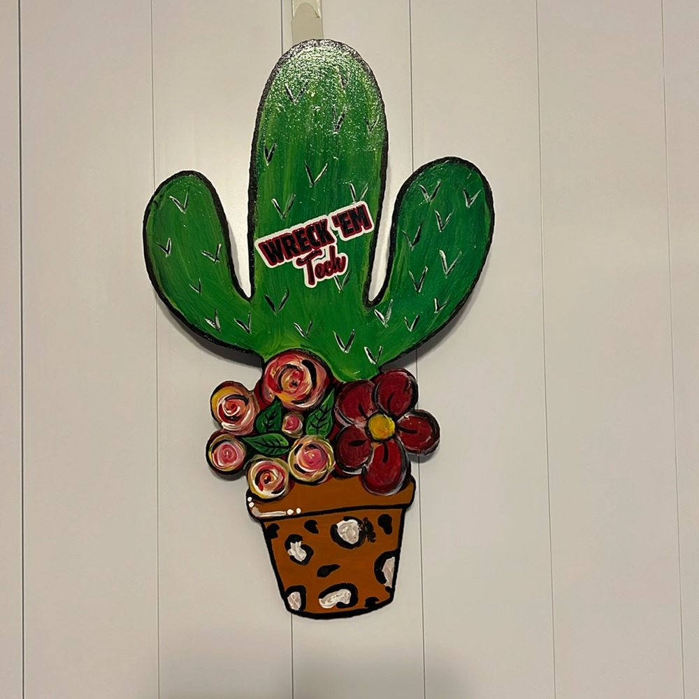 Texas Tech 17” door hanger sign Texas Tech Wreck Em cactus